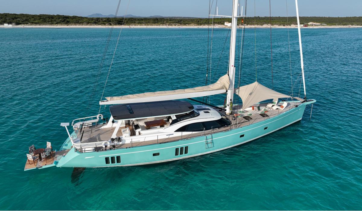 Oyster 885 Series II 90 Foot Luxury Sailing Yacht For Sale Images 13