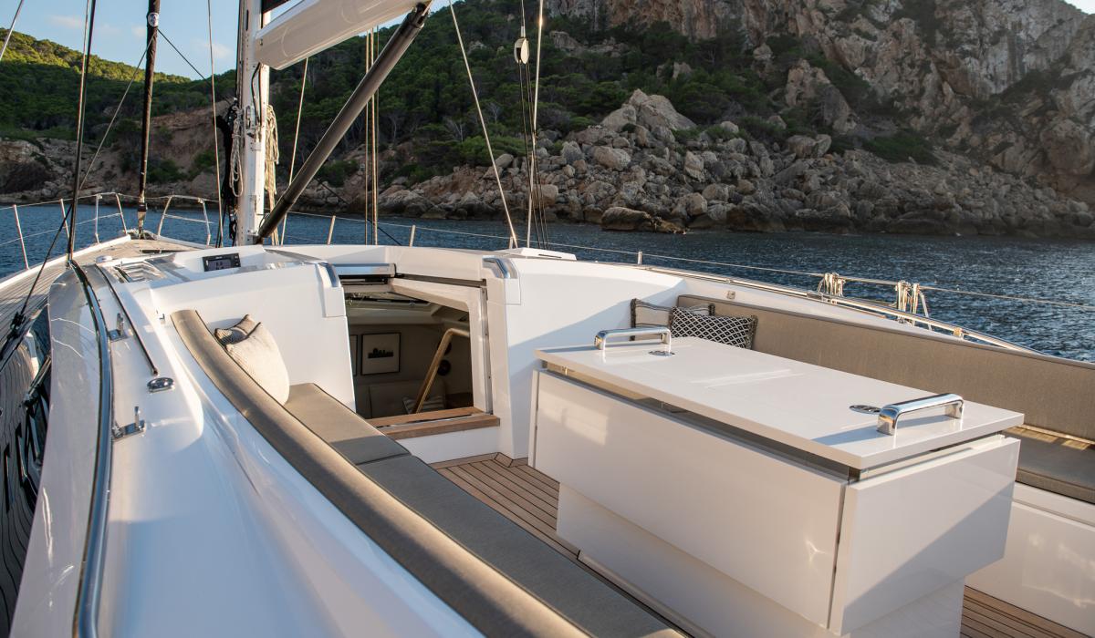 Oyster Yachts Oyster 745 Kalia Cockpit Table
