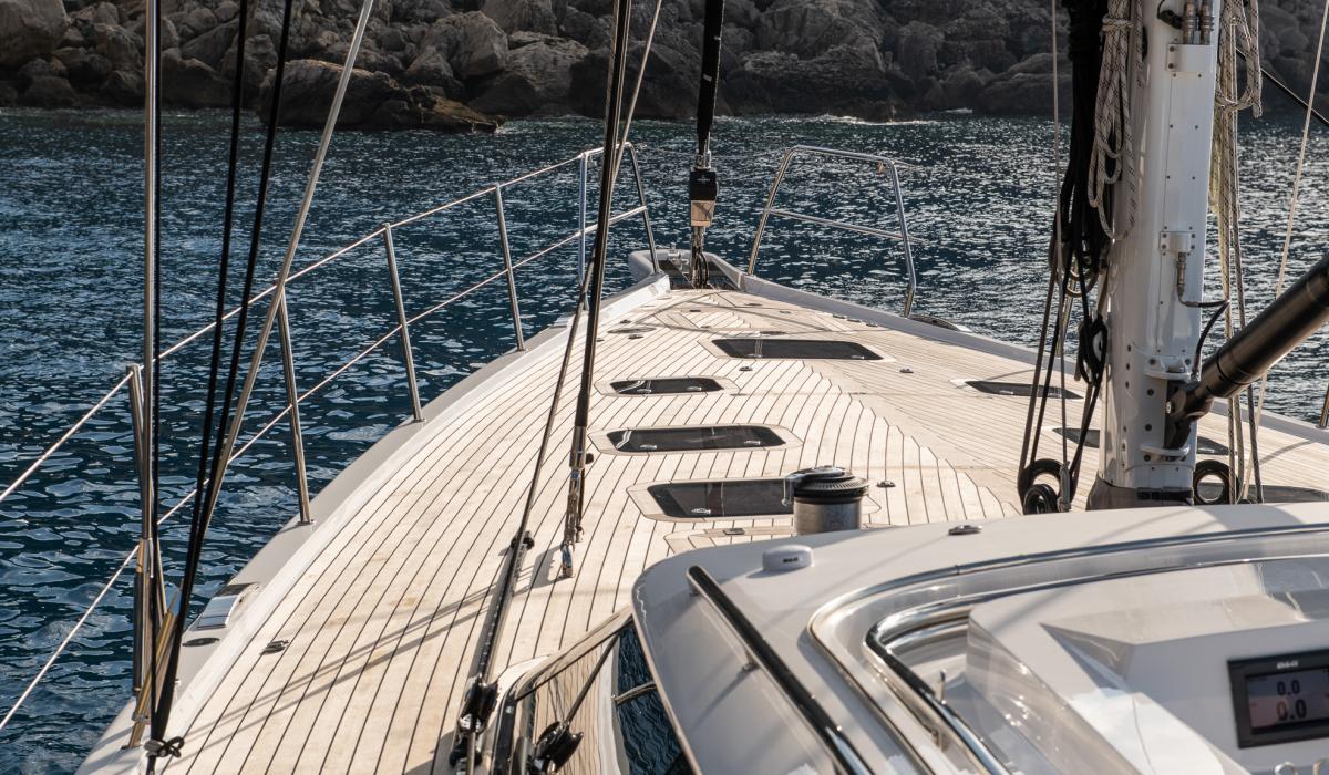 Oyster Yachts Oyster 745 Kalia Foredeck 2