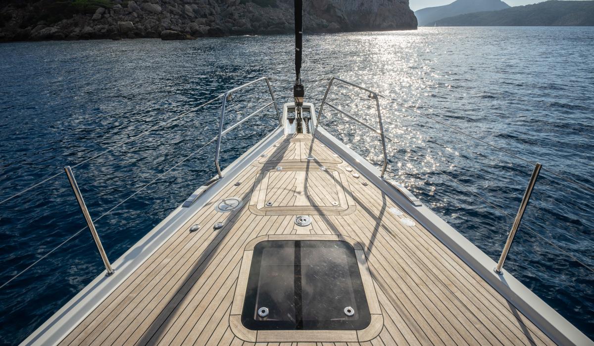 Oyster Yachts Oyster 745 Kalia Foredeck