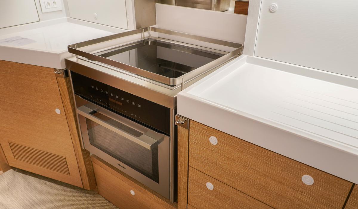 Oyster Yachts Oyster 745 Kalia Galley Oven