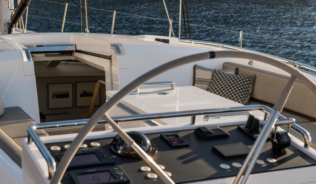 Oyster Yachts Oyster 745 Kalia Helm Station