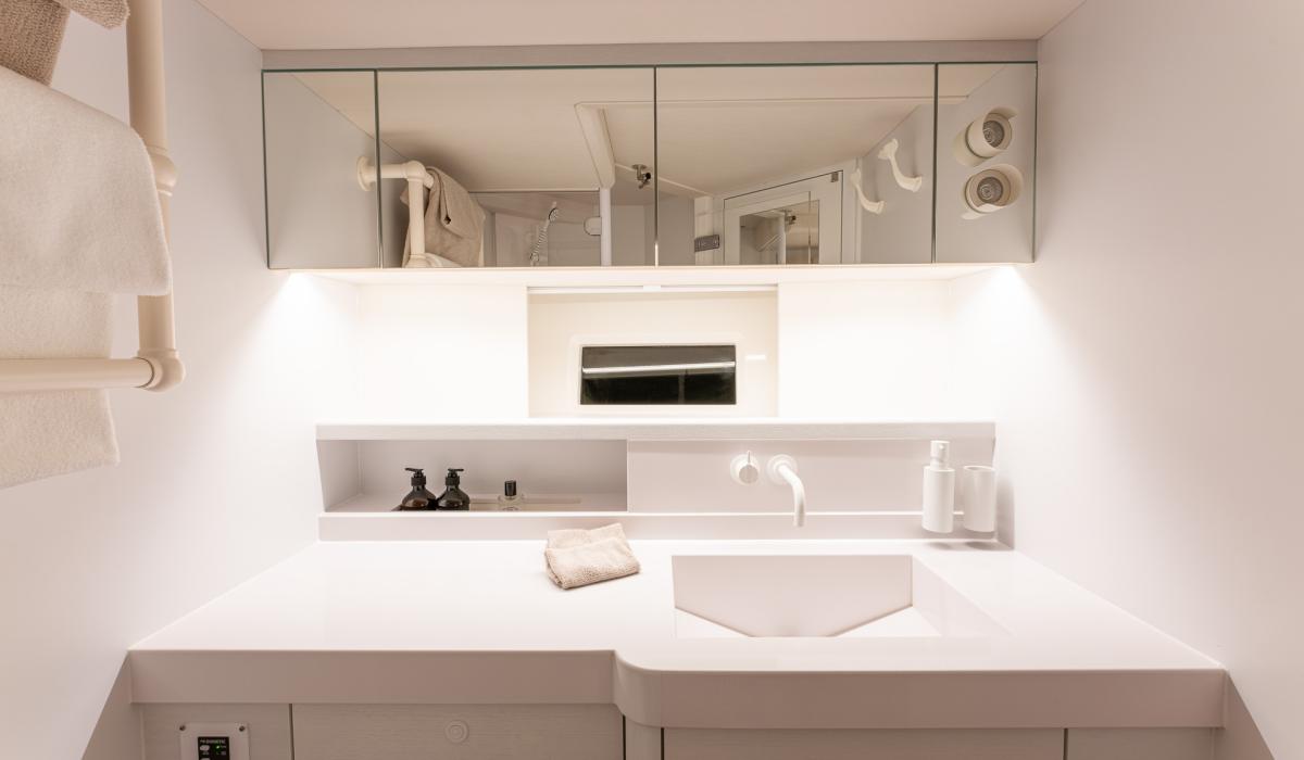 Oyster Yachts Oyster 745 Kalia Interior Heads