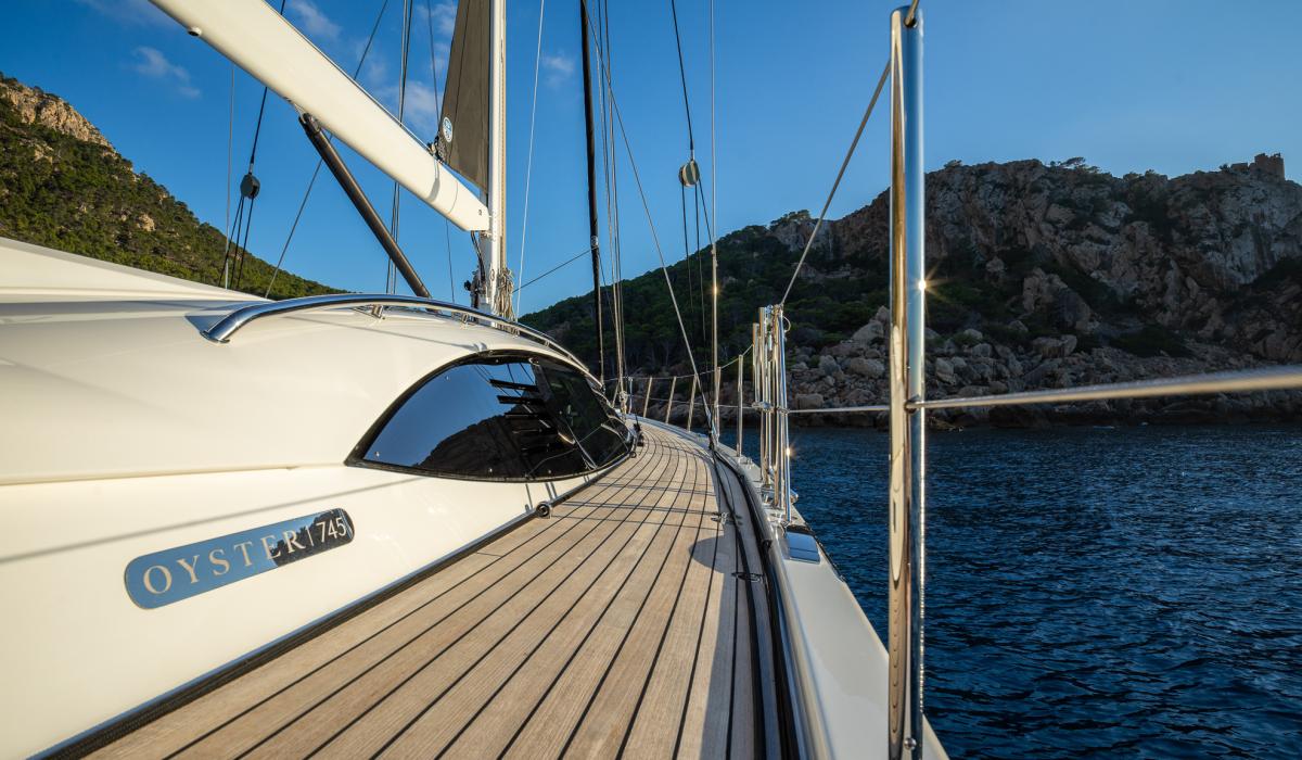 Oyster Yachts Oyster 745 Kalia Side Deck