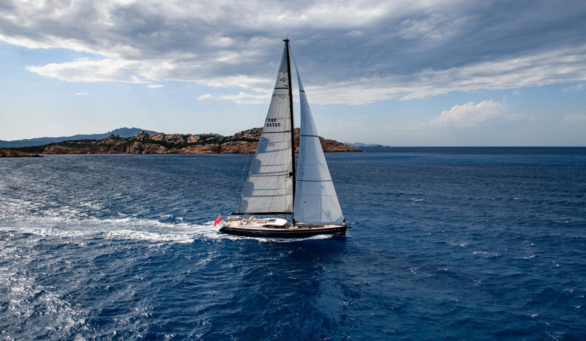 Oyster Yachts Oyster 885 Lush luxury sailing