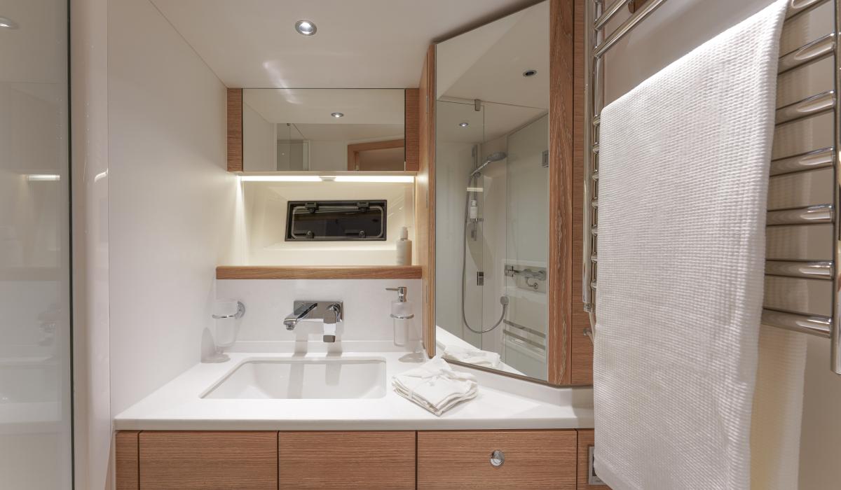 bathrooms on sailing yacht